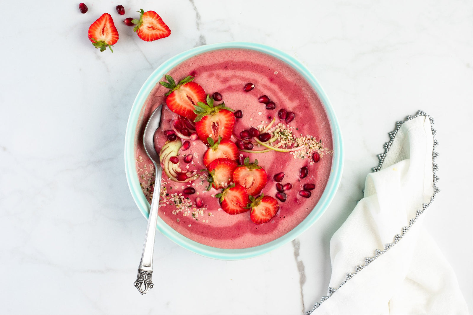 Cashew, Strawberry, and Pomegranate Smoothie Bowl